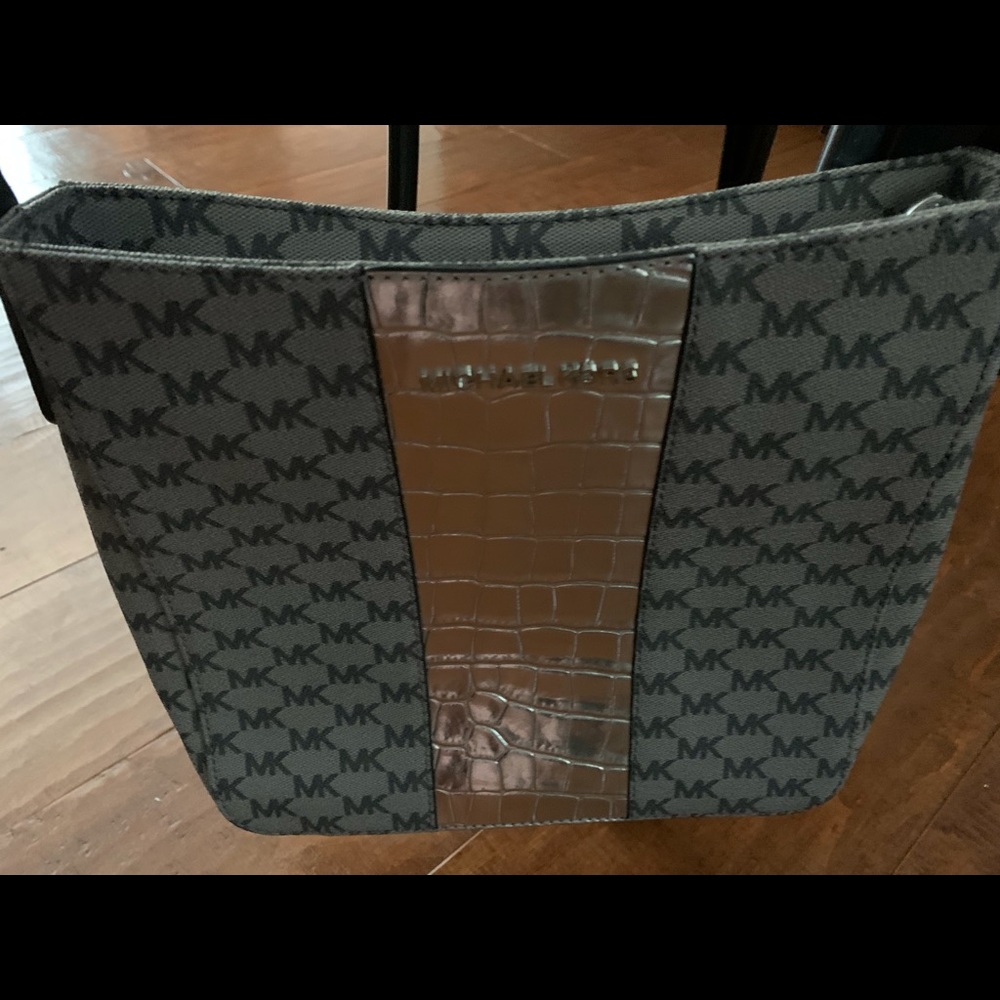 Michael Kors crossbody bag. Strap is adjustable, interior is clean.